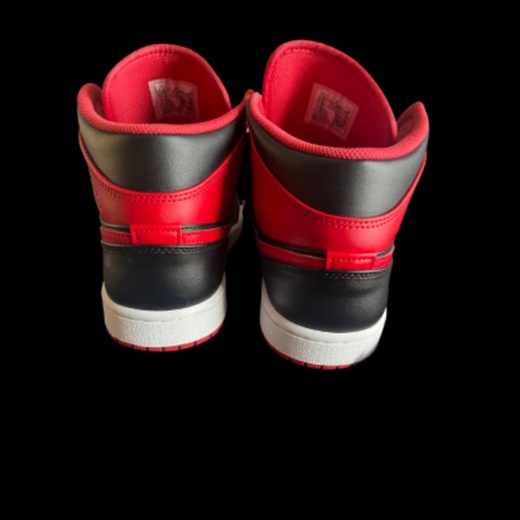 Jordan Retro 1 Mid main image 7